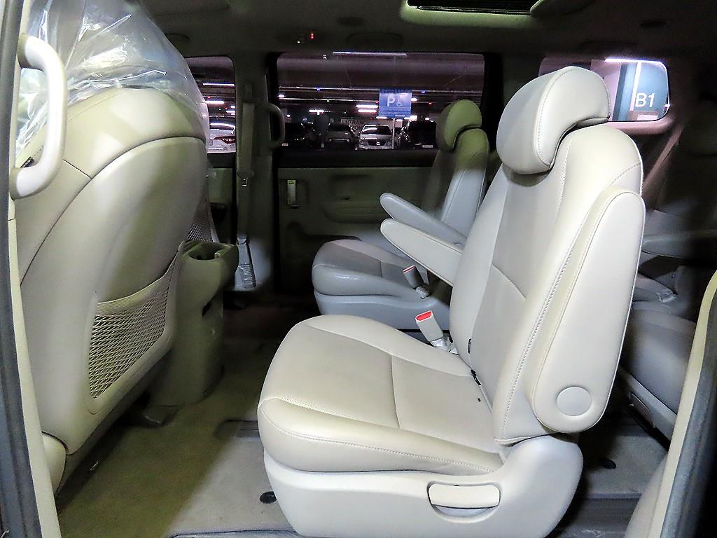 KIA Carnival - Vista 7