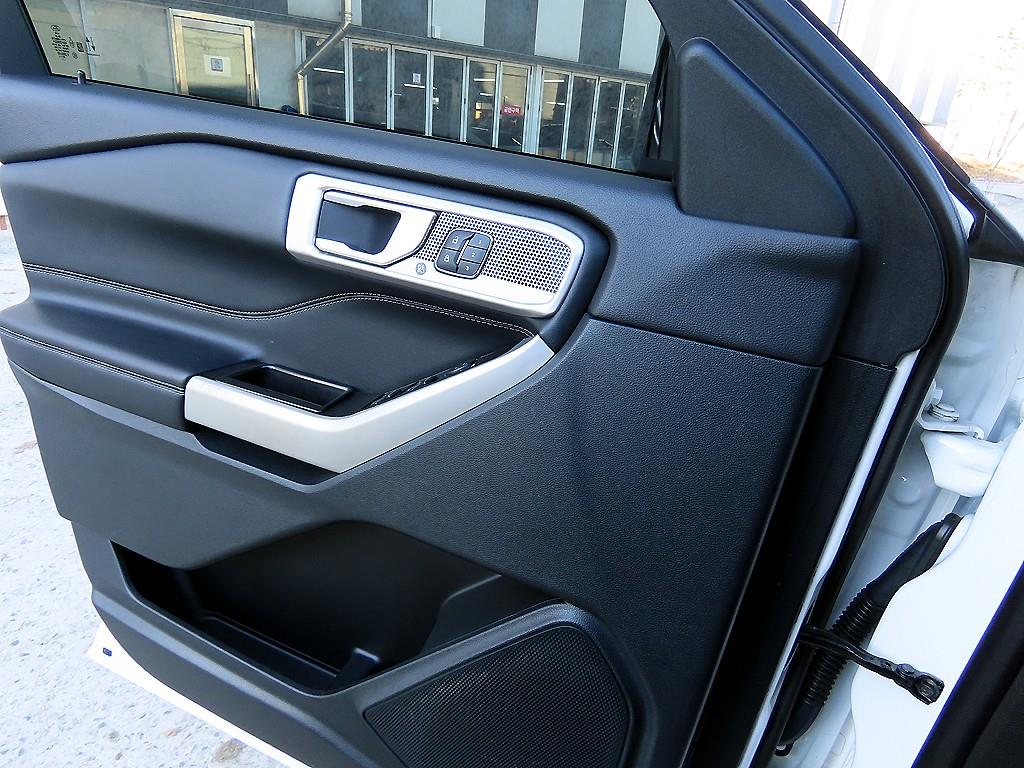 Ford Explorer - Vista 11