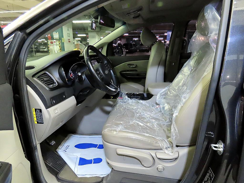 KIA Carnival - Vista 6