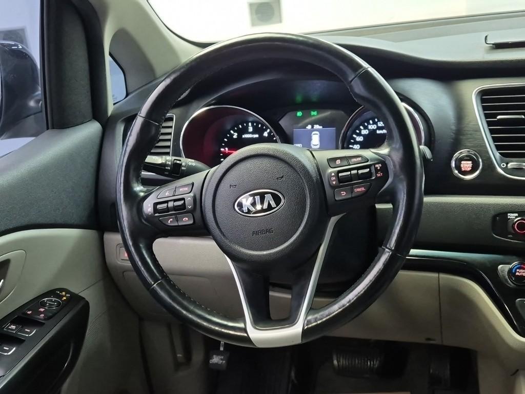 KIA Carnival - Vista 9