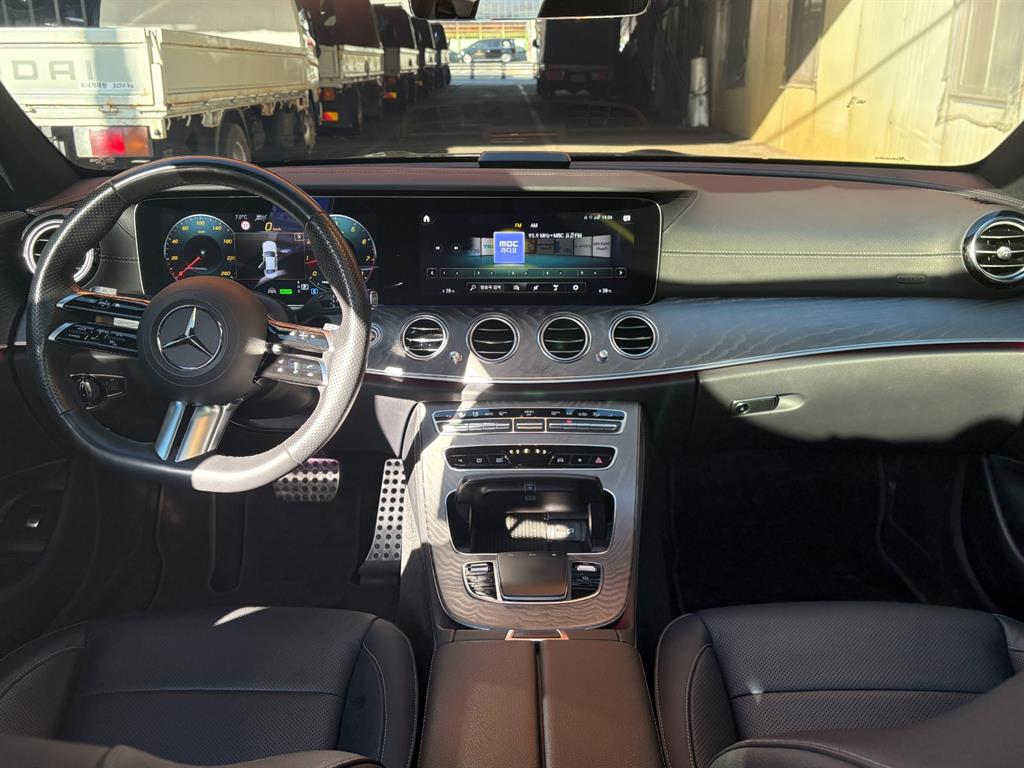 Mercedes Benz E class - Vista 5