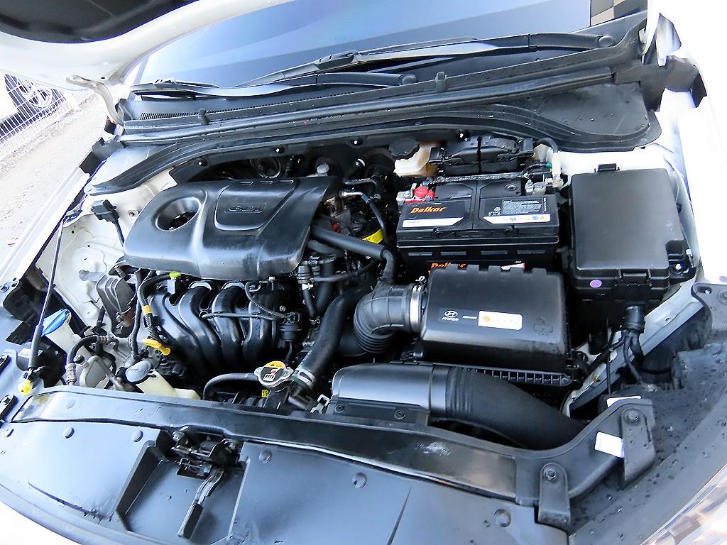 HYUNDAI Avante 2018 Blanco - Importación desde Corea - HF Imports Iquique - Foto 17