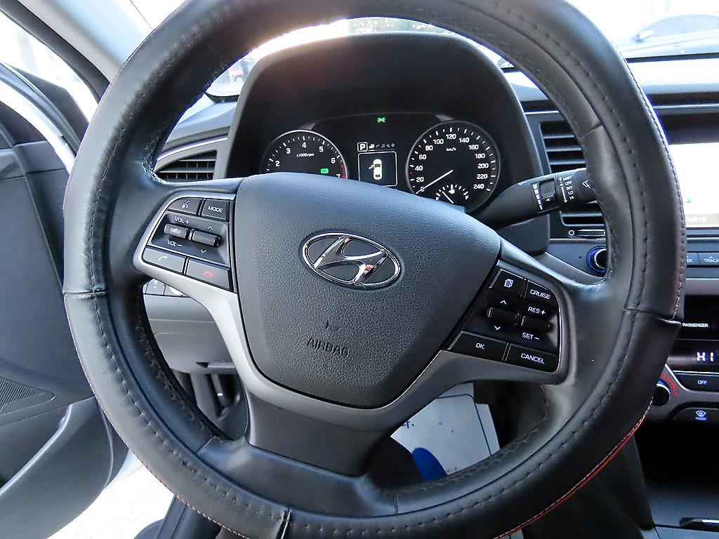 HYUNDAI Avante - Vista 8