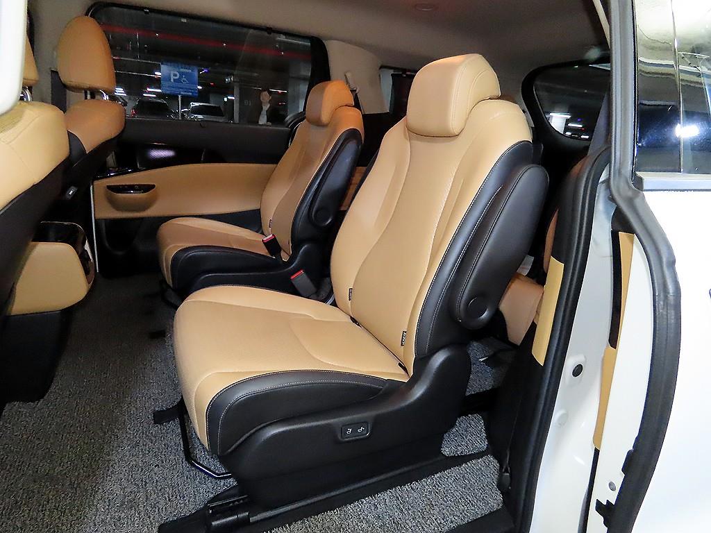 KIA Carnival - Vista 7