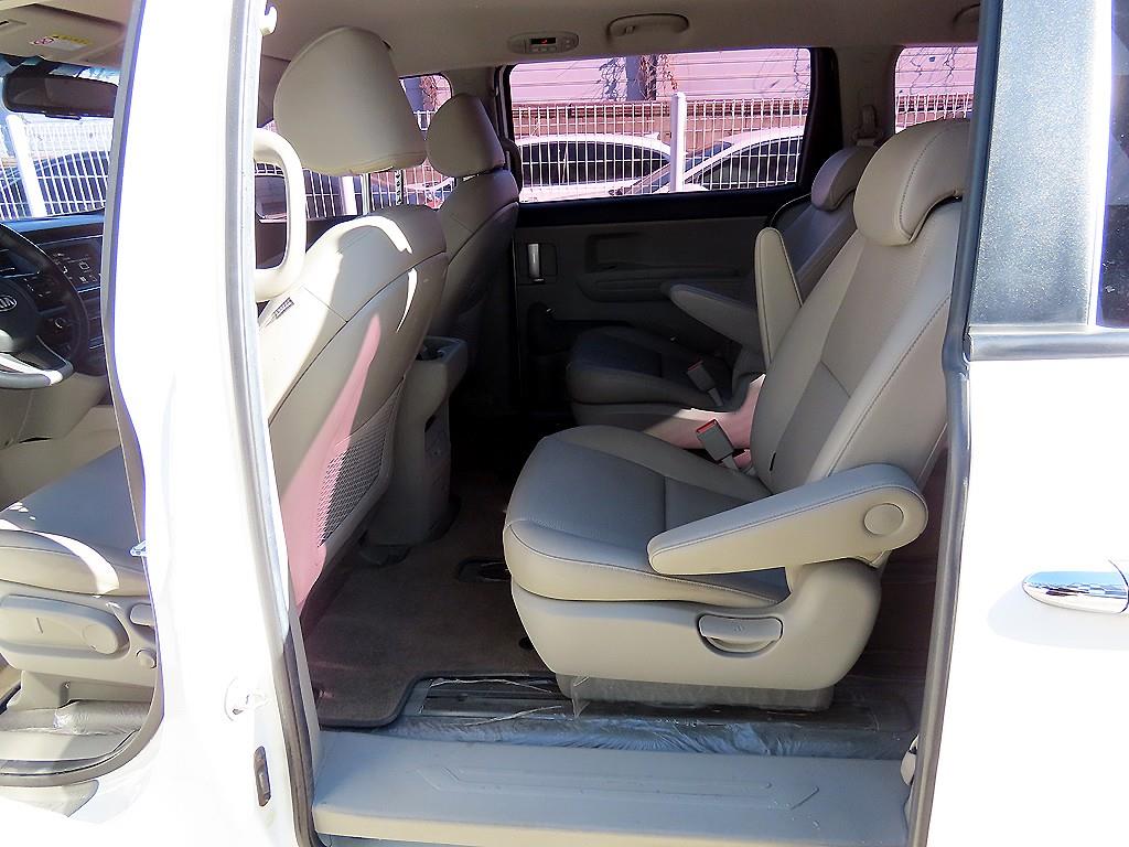 KIA Carnival - Vista 6