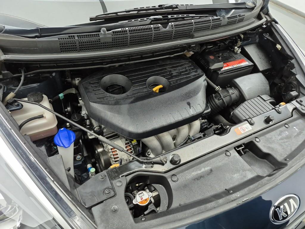 KIA Carens - Vista 6