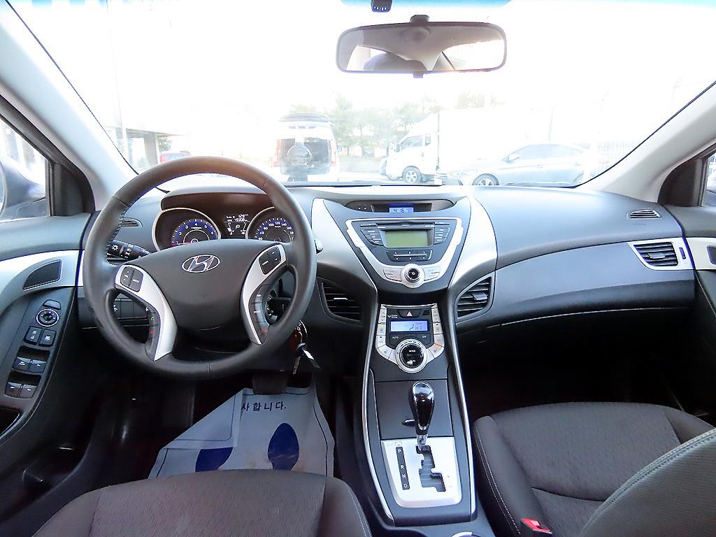 HYUNDAI Avante - Vista 7