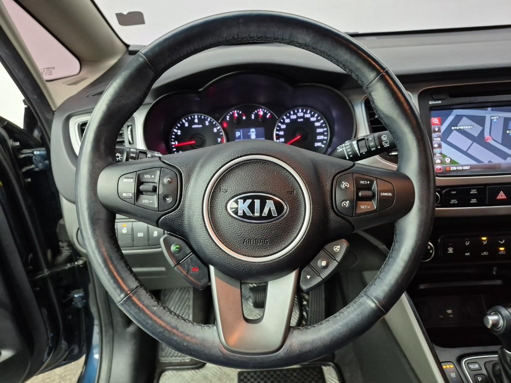 KIA Carens - Vista 9