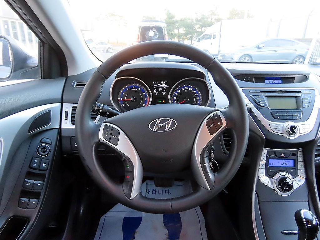 HYUNDAI Avante - Vista 8