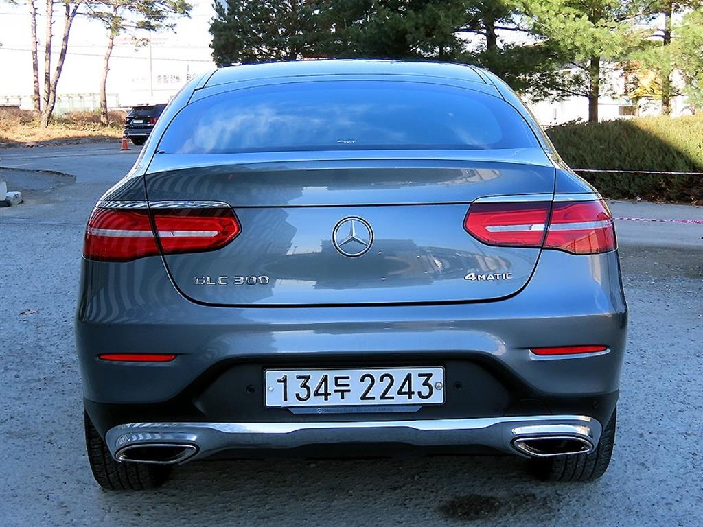 Mercedes Benz GLC Class - Vista 4