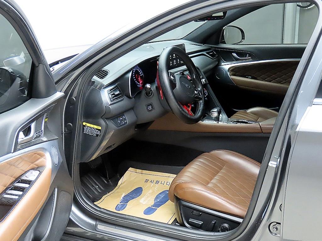 Genesis G70 - Vista 5