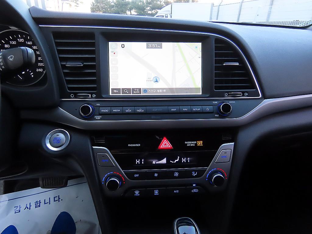 HYUNDAI Avante 2018 Blanco - Importación desde Corea - HF Imports Iquique - Foto 13