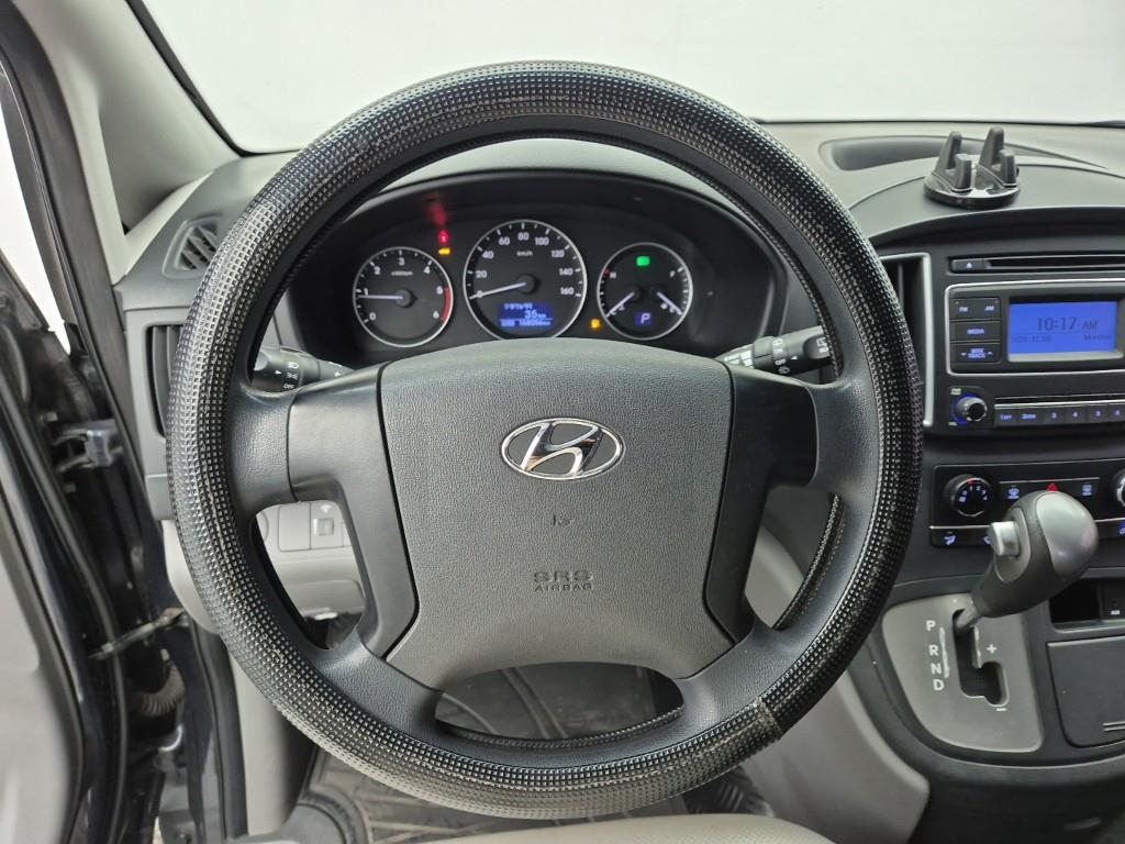 HYUNDAI Starex - Vista 9