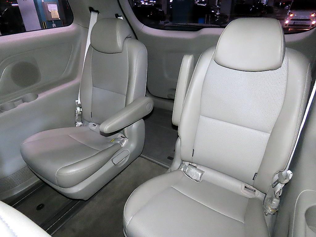 KIA Carnival - Vista 8