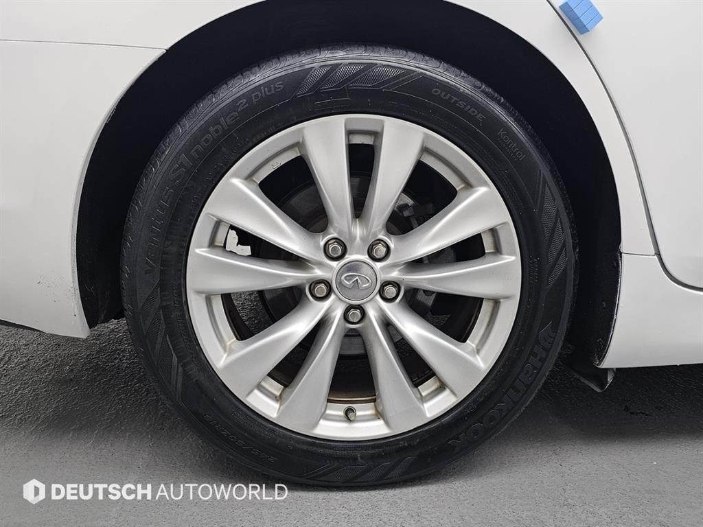 Infiniti M - Vista 5