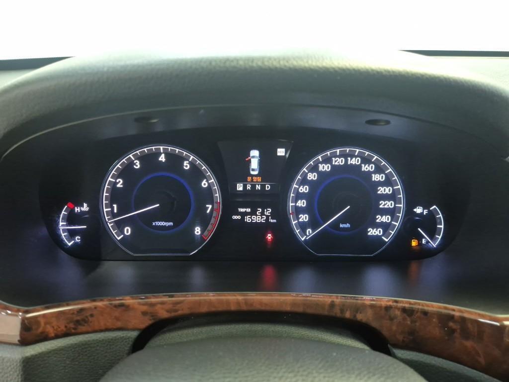 HYUNDAI Equus - Vista 6