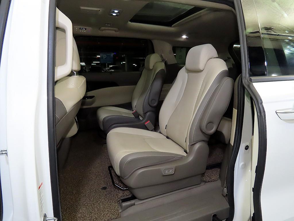 KIA Carnival - Vista 7