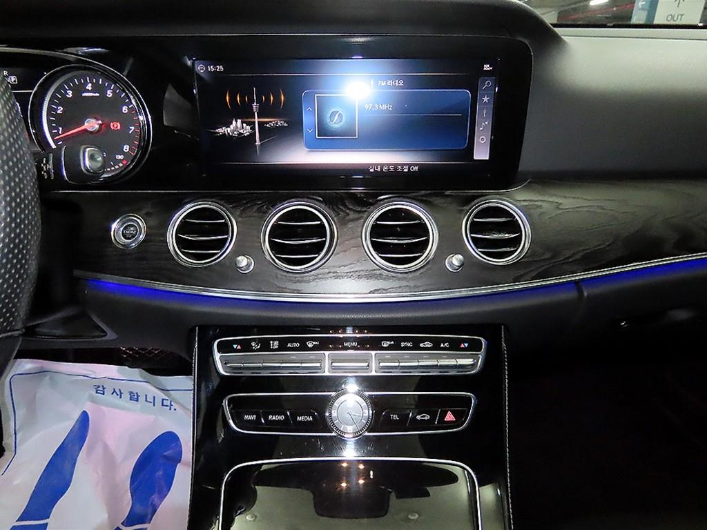 Mercedes Benz E class - Vista 11