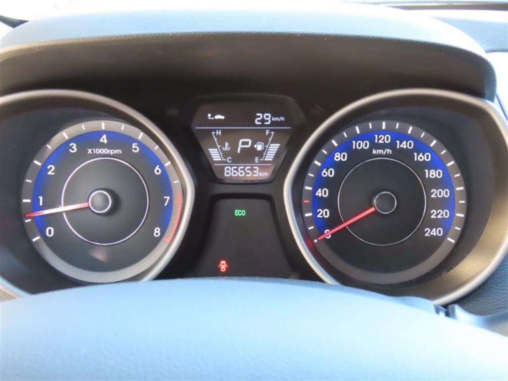 HYUNDAI Avante - Vista 9