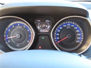 HYUNDAI Avante - Vista 10