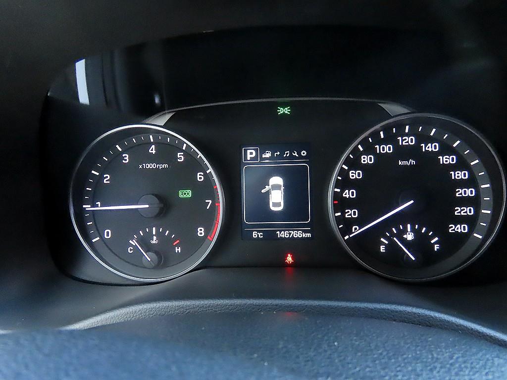 HYUNDAI Avante - Vista 9