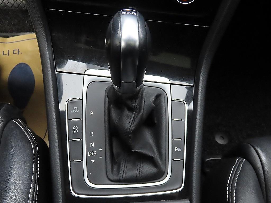 Volkswagen Golf - Vista 10