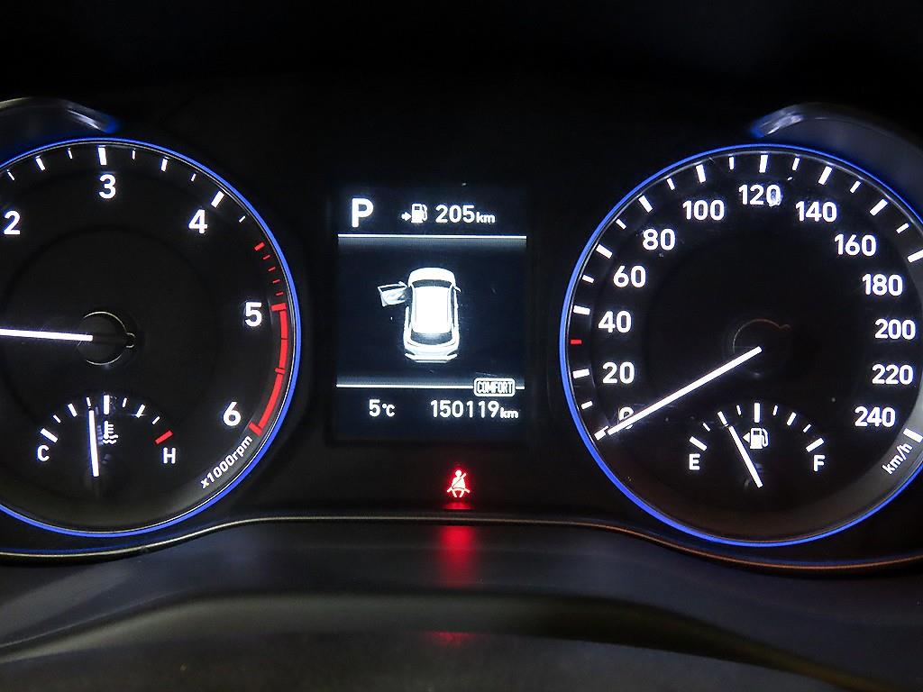 HYUNDAI Kona - Vista 9