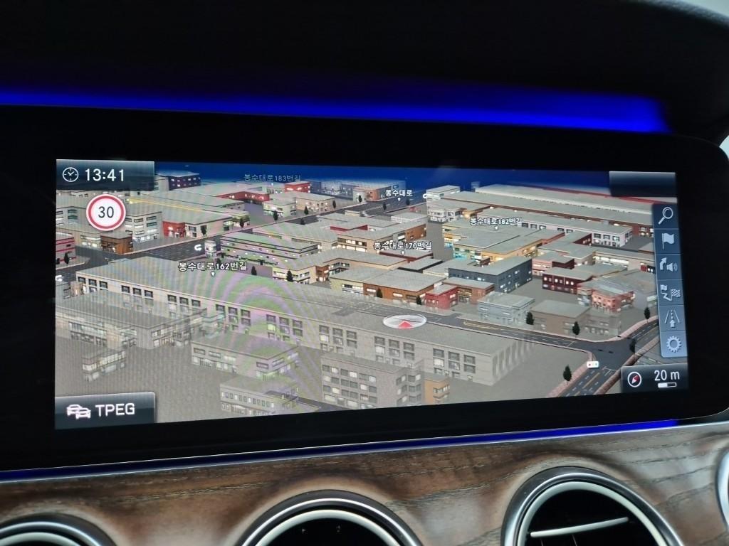 Mercedes Benz E class 2017 Gris - Importación desde Corea - HF Imports Iquique - Foto 14