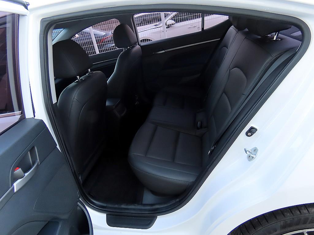 HYUNDAI Avante - Vista 6