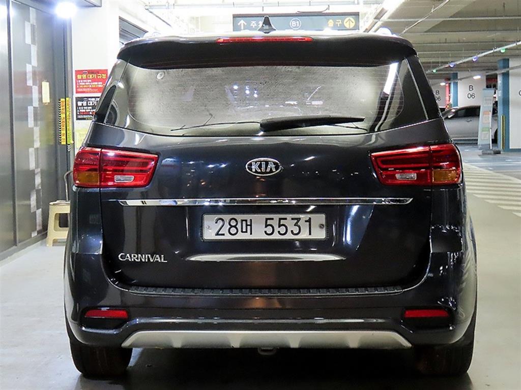 KIA Carnival - Vista 5
