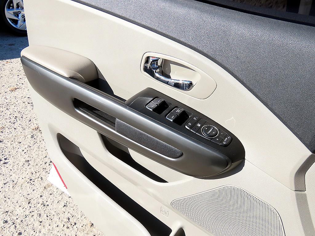 KIA Carnival - Vista 12