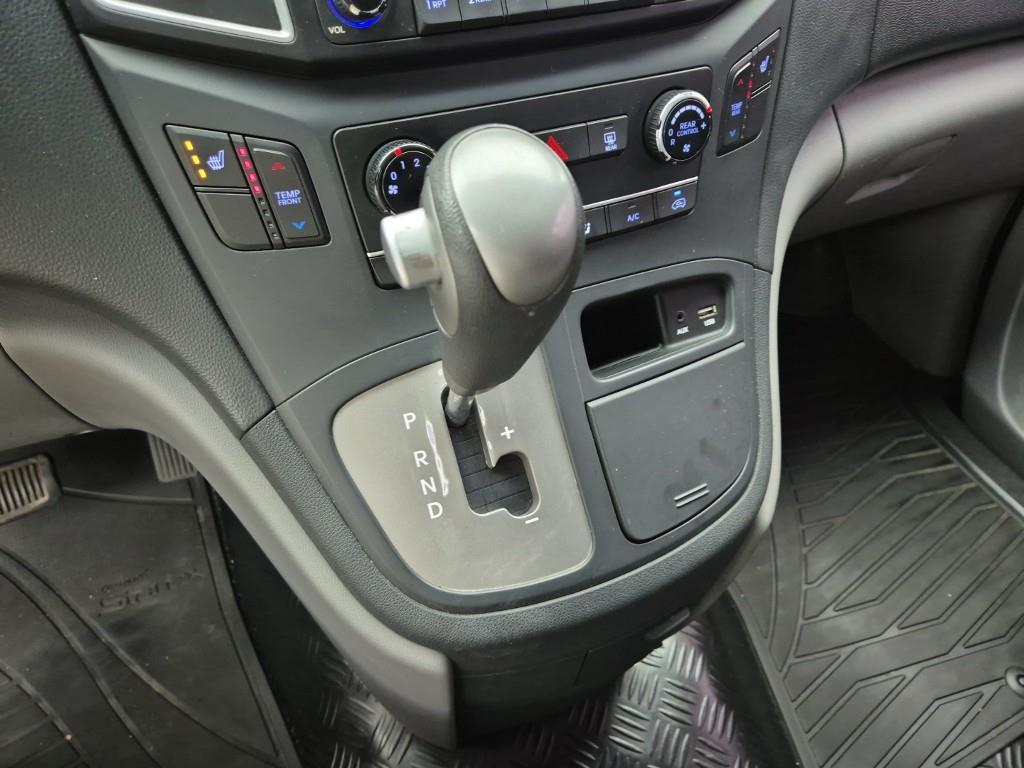 HYUNDAI Starex - Vista 8