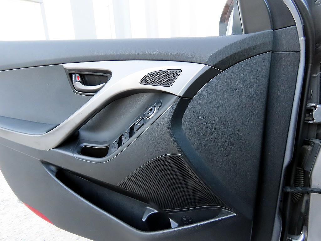 HYUNDAI Avante - Vista 11