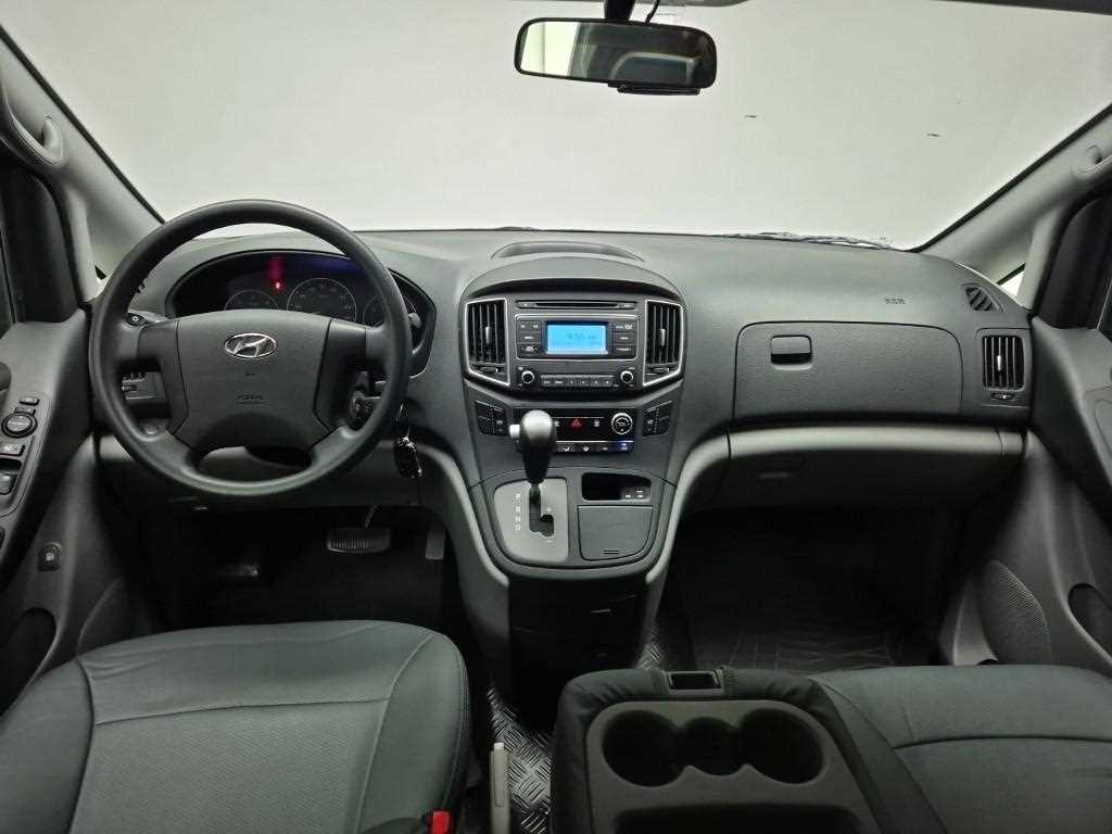 HYUNDAI Starex - Vista 7