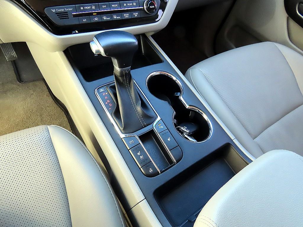 KIA Carnival - Vista 11