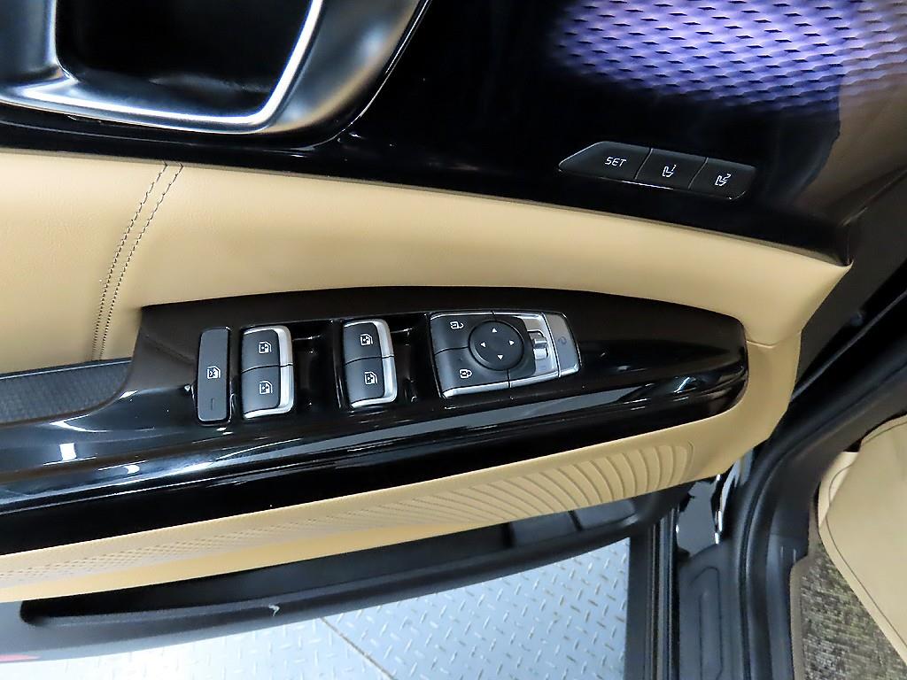 KIA Carnival - Vista 11