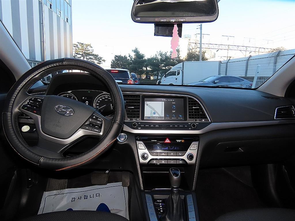 HYUNDAI Avante - Vista 7