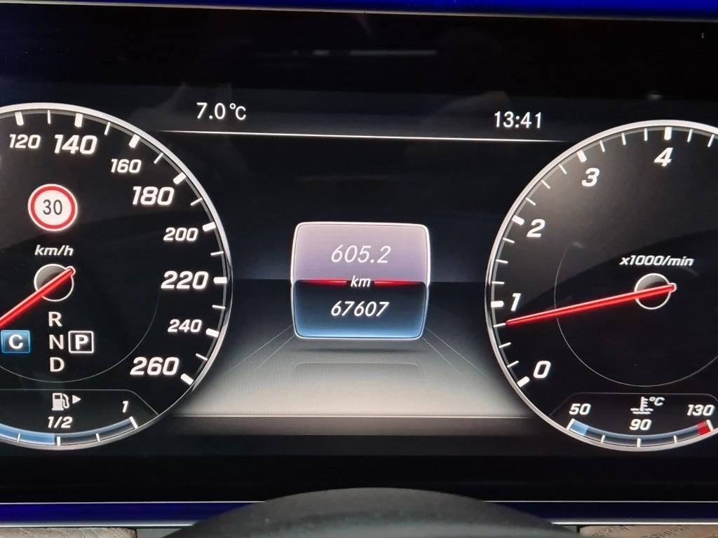 Mercedes Benz E class - Vista 6