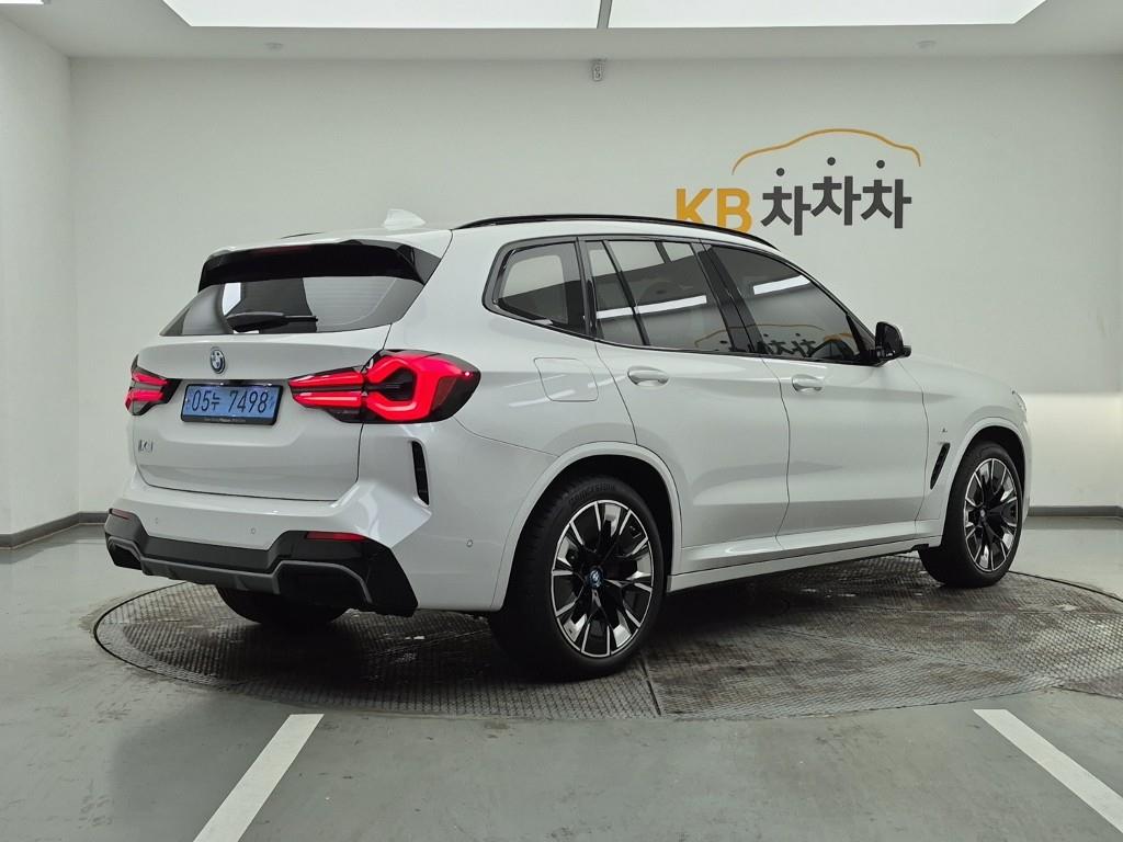 BMW iX3 - Vista 4