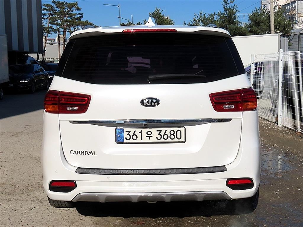 KIA Carnival - Vista 4