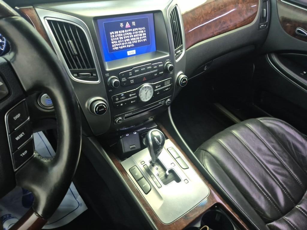 HYUNDAI Equus - Vista 10