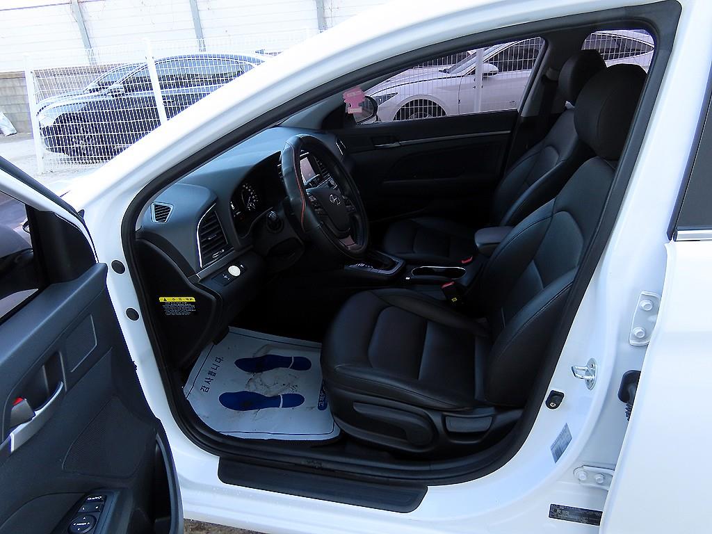 HYUNDAI Avante - Vista 5