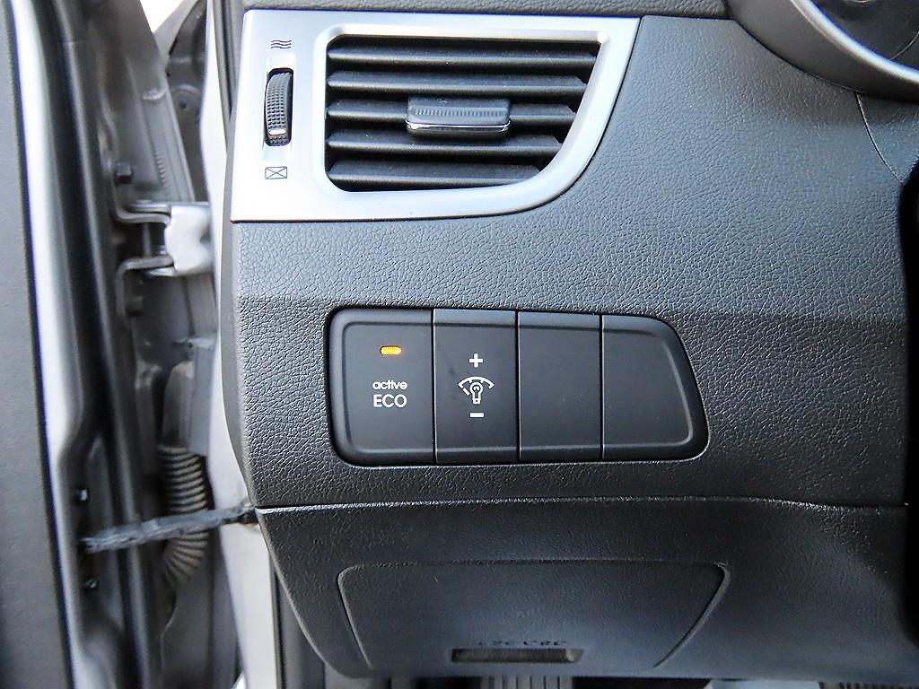 HYUNDAI Avante - Vista 12