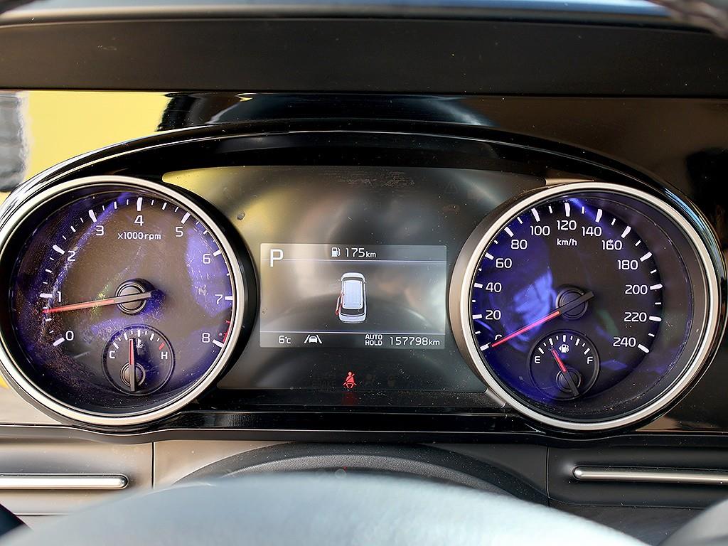 KIA Carnival - Vista 11
