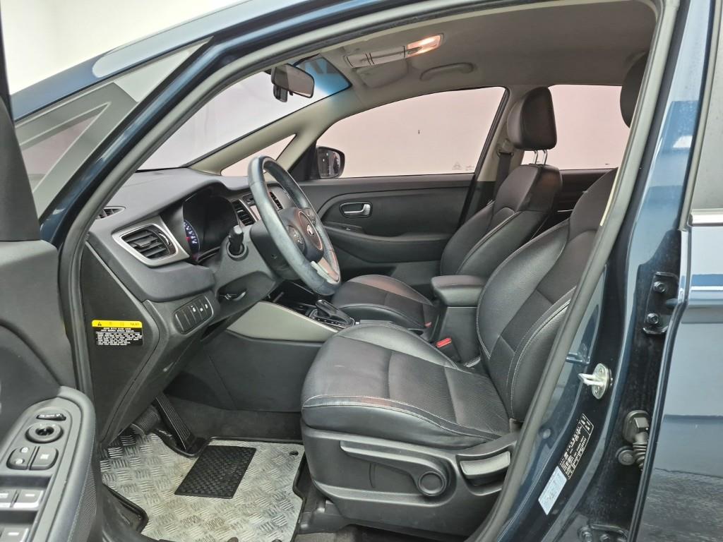 KIA Carens - Vista 11