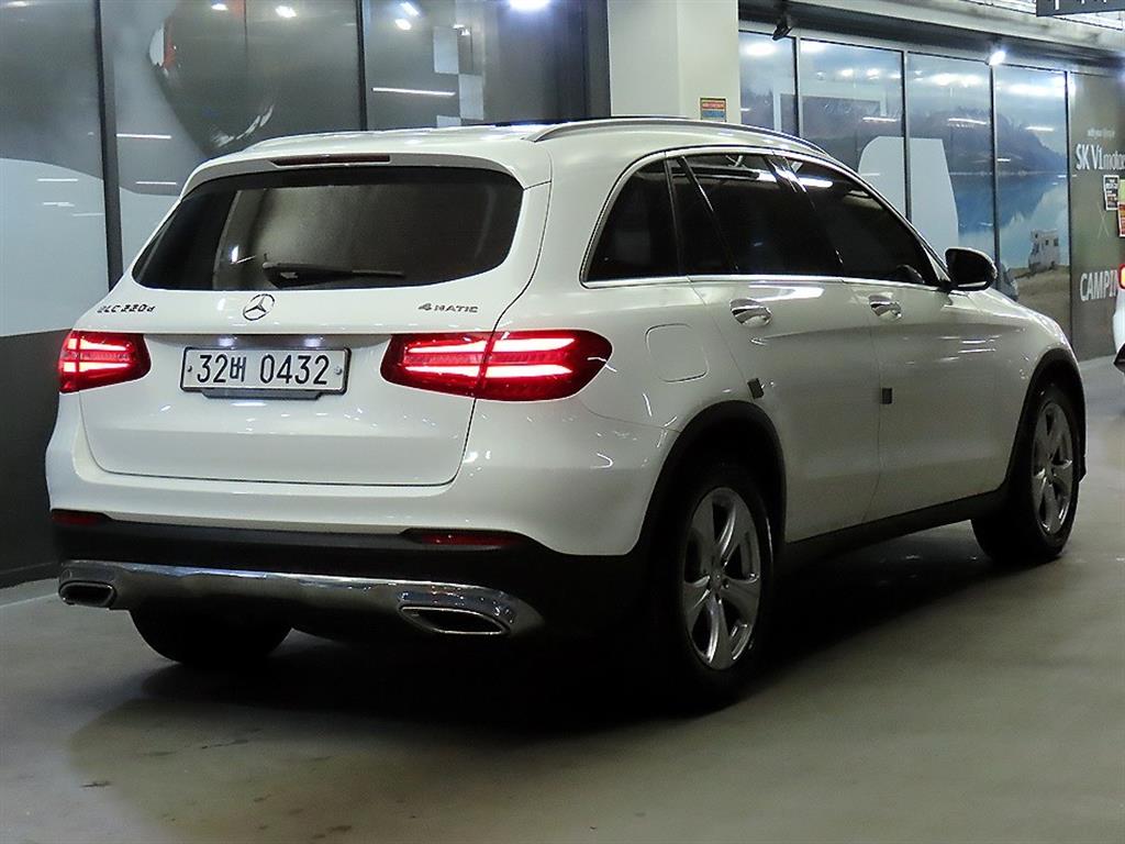 Mercedes Benz GLC Class - Vista 4