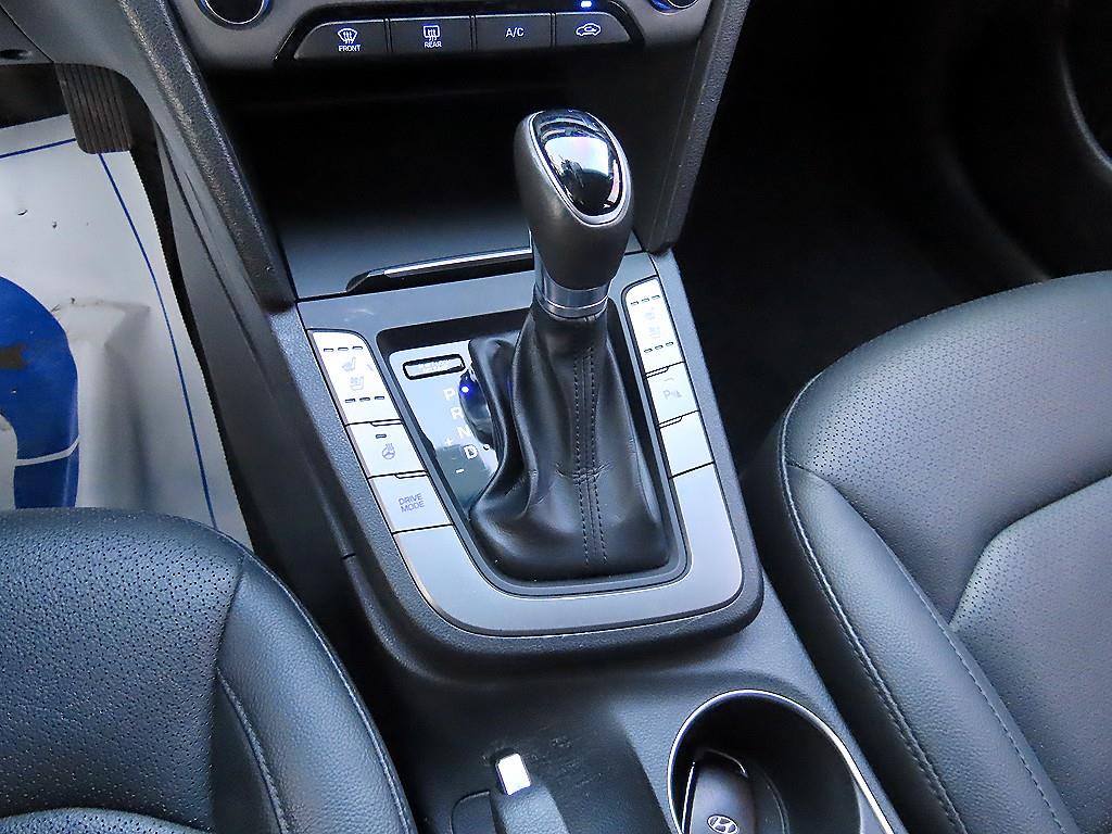 HYUNDAI Avante - Vista 10