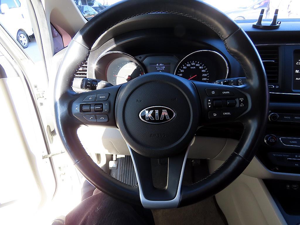 KIA Carnival - Vista 9