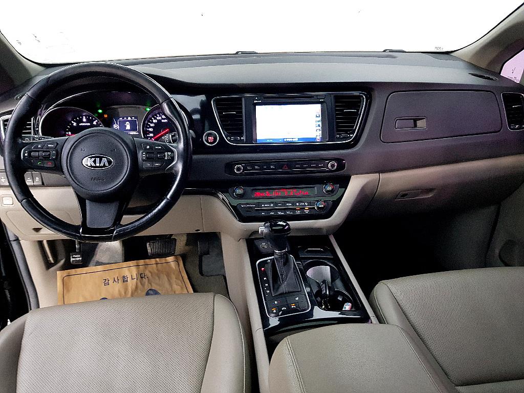 KIA Carnival - Vista 5