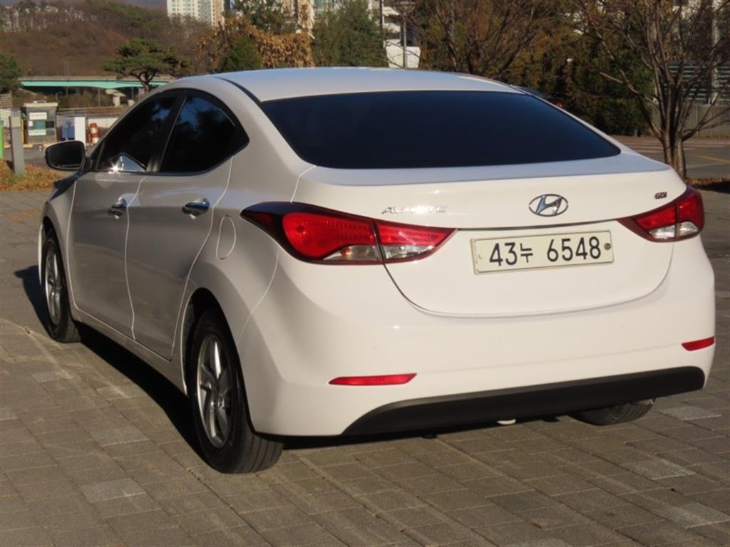HYUNDAI Avante - Vista 7